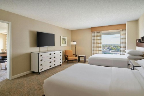 Sheraton Kansas City Hotel at Crown Center - image 34