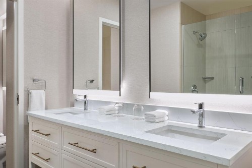 Sheraton Kansas City Hotel at Crown Center - image 38