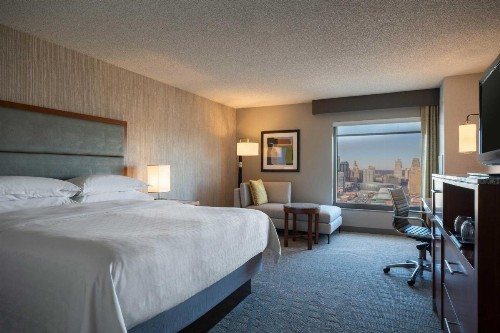 Sheraton Kansas City Hotel at Crown Center - image 5