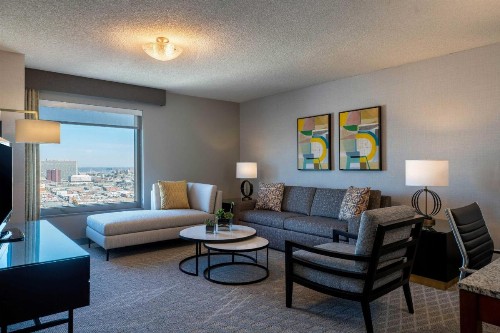 Sheraton Kansas City Hotel at Crown Center - image 9