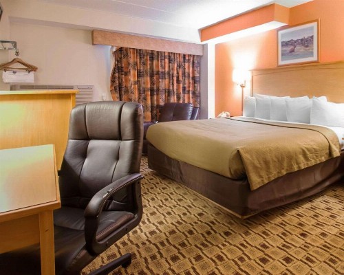 Econo Lodge Kansas City Downtown North - image 13