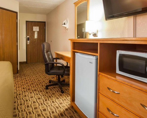 Econo Lodge Kansas City Downtown North - image 14