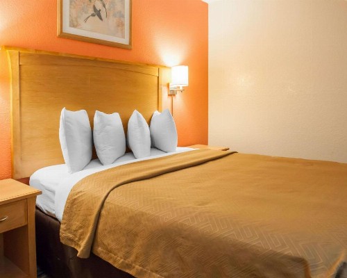 Econo Lodge Kansas City Downtown North - image 16