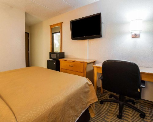 Econo Lodge Kansas City Downtown North - image 17