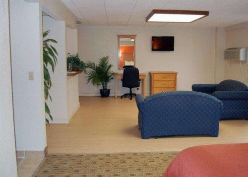 Econo Lodge Kansas City Downtown North - image 18