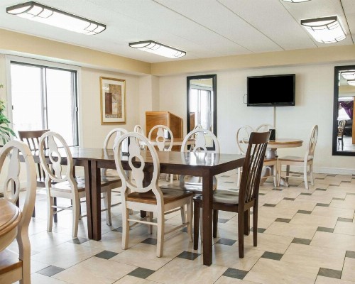 Econo Lodge Kansas City Downtown North - image 20