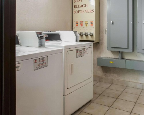 Econo Lodge Kansas City Downtown North - image 21