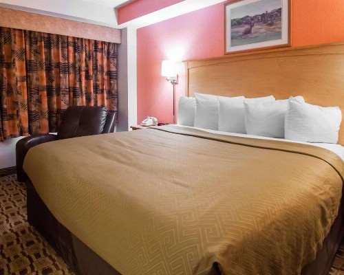 Econo Lodge Kansas City Downtown North - image 8