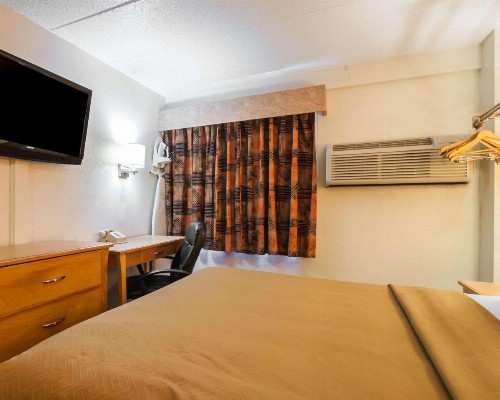 Econo Lodge Kansas City Downtown North - image 9