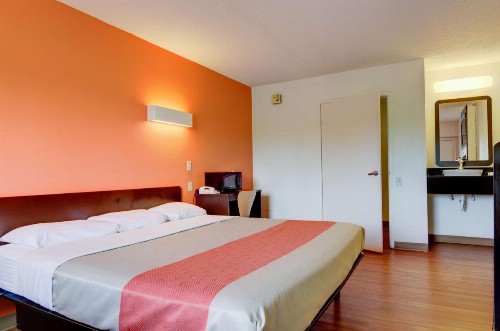 Motel 6-Kansas City MO - image 17