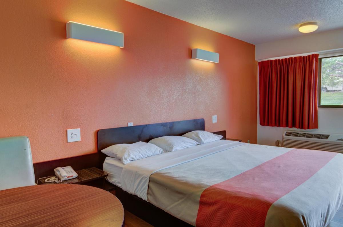 Motel 6-Kansas City MO - image 2