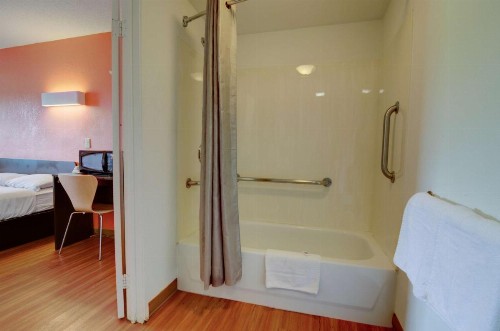 Motel 6-Kansas City MO - image 30