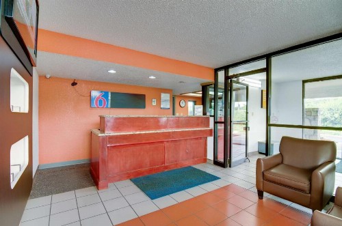 Motel 6-Kansas City MO - image 32