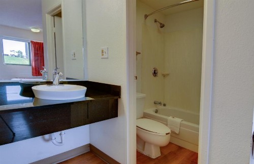 Motel 6-Kansas City MO - image 33
