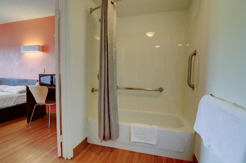 Motel 6-Kansas City MO - image 34
