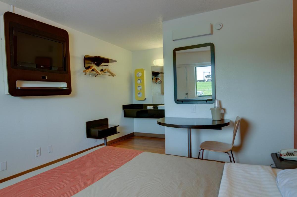 Motel 6-Kansas City MO - image 5