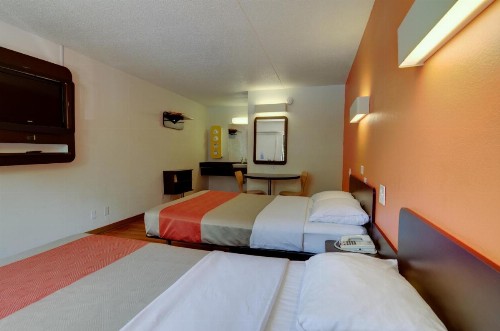 Motel 6-Kansas City MO - image 8