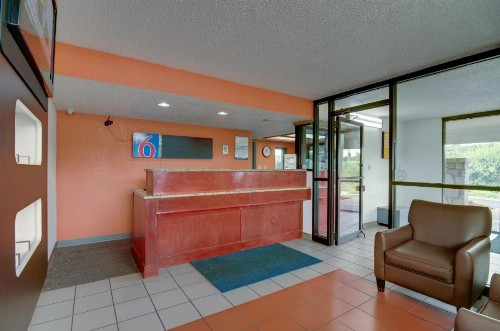 Motel 6-Kansas City MO - image 9