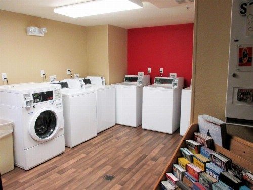 Extended Stay America Suites - Kansas City - Country Club Plaza - image 17