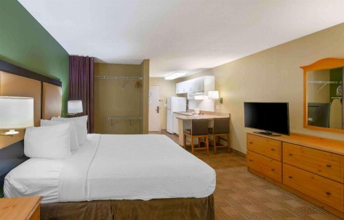 Extended Stay America Suites - Kansas City - Country Club Plaza - image 26