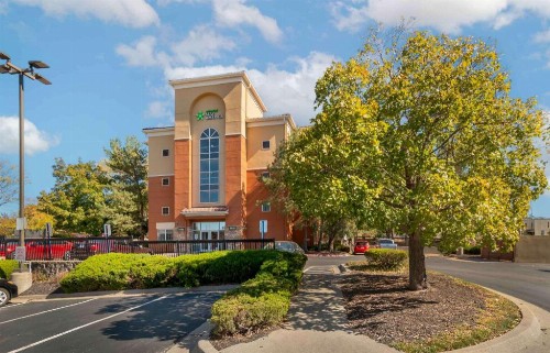 Extended Stay America Suites - Kansas City - Country Club Plaza - image 8