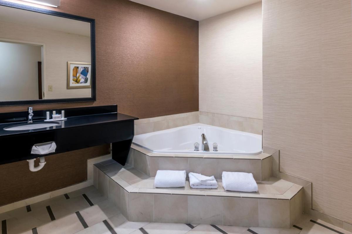 Fairfield Inn Kansas City Downtown/Union Hill - image 5