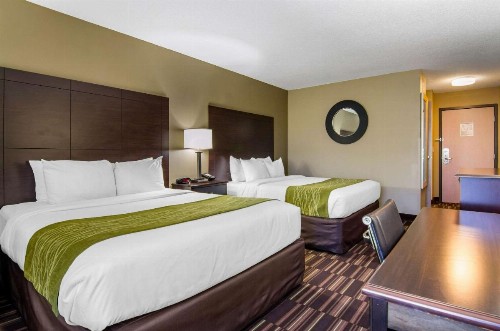 Comfort Inn & Suites Near Worlds of Fun - image 38