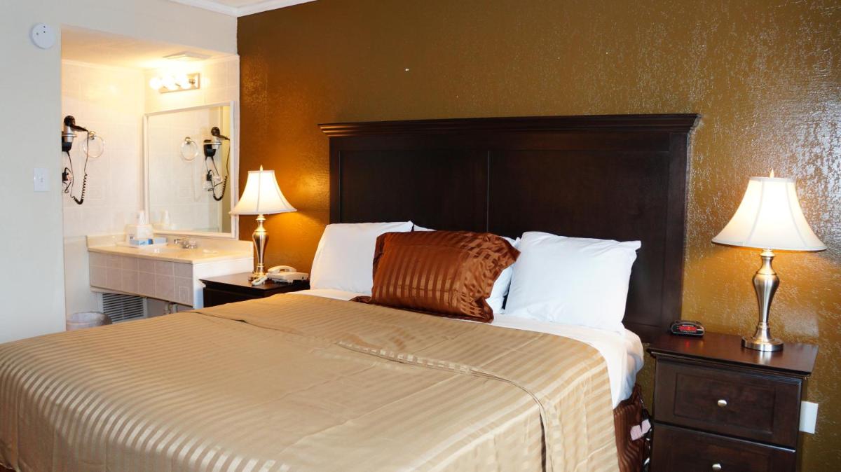 Americas Best Value Inn & Suites Kansas City - image 3
