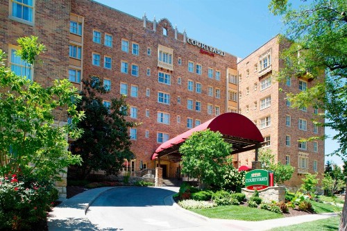 Courtyard Kansas City Country Club Plaza - image 2