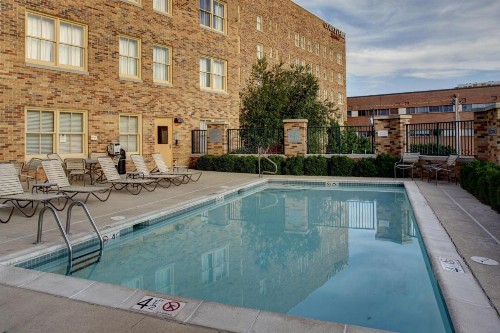 Courtyard Kansas City Country Club Plaza - image 30