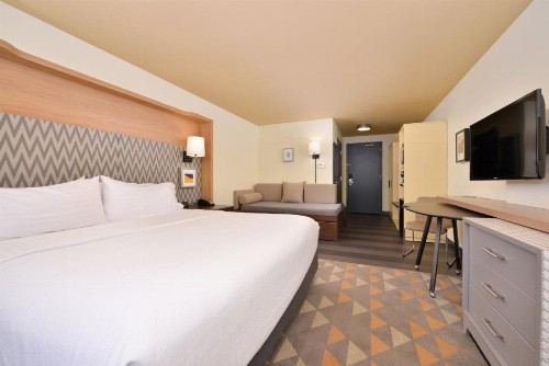 Holiday Inn Kansas City Airport an IHG Hotel - image 13