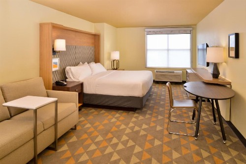 Holiday Inn Kansas City Airport an IHG Hotel - image 31