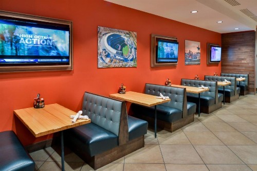 Holiday Inn Kansas City Airport an IHG Hotel - image 39