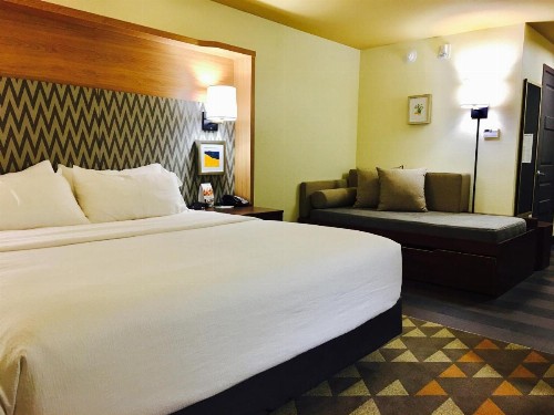 Holiday Inn Kansas City Airport an IHG Hotel - image 45