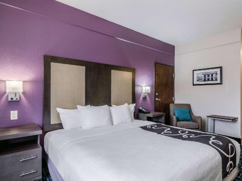 La Quinta by Wyndham Kansas City Airport - image 12
