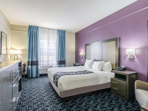 La Quinta by Wyndham Kansas City Airport - image 15