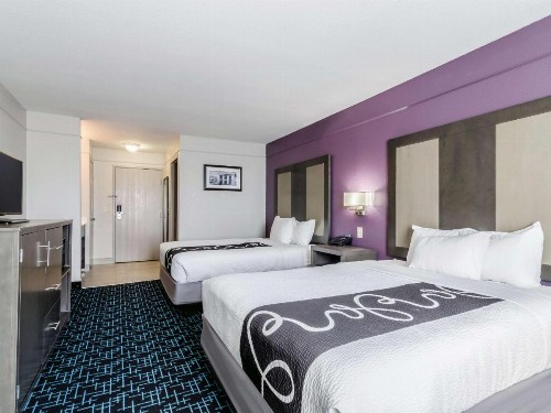 La Quinta by Wyndham Kansas City Airport - image 16