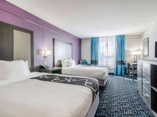 La Quinta by Wyndham Kansas City Airport - image 17