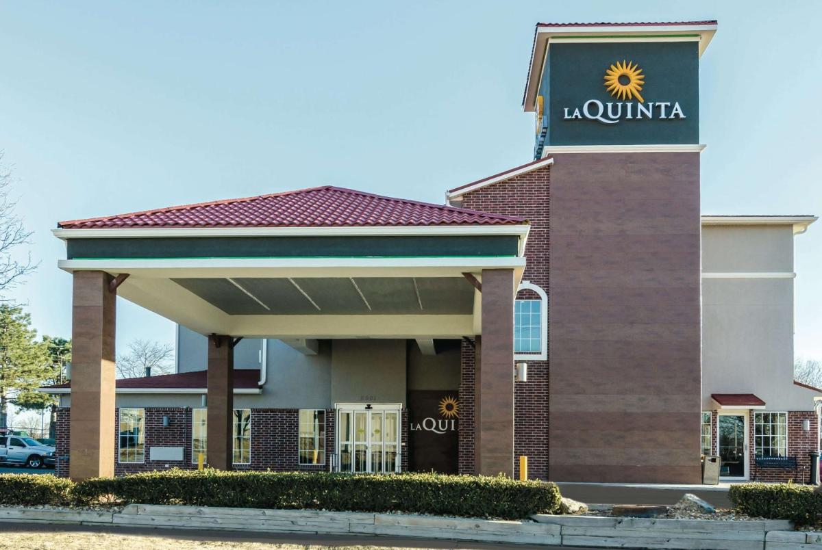 La Quinta by Wyndham Kansas City Airport - image 2