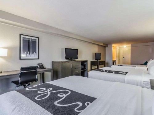 La Quinta by Wyndham Kansas City Airport - image 23