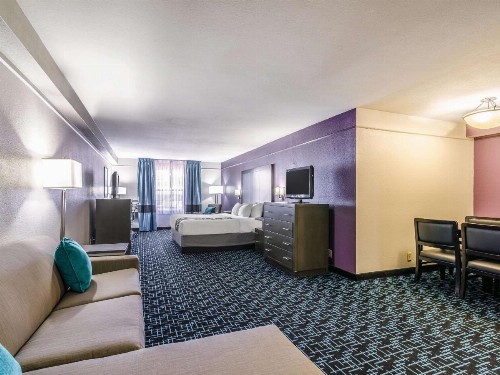 La Quinta by Wyndham Kansas City Airport - image 25