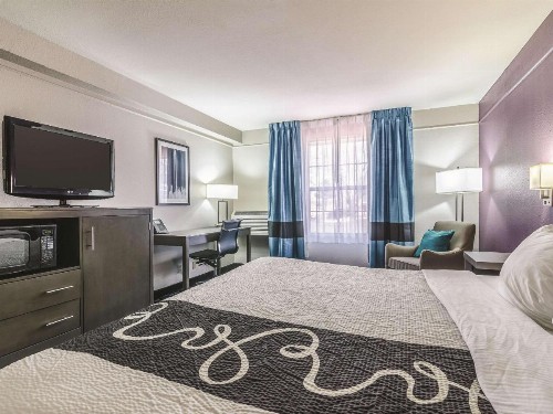 La Quinta by Wyndham Kansas City Airport - image 26