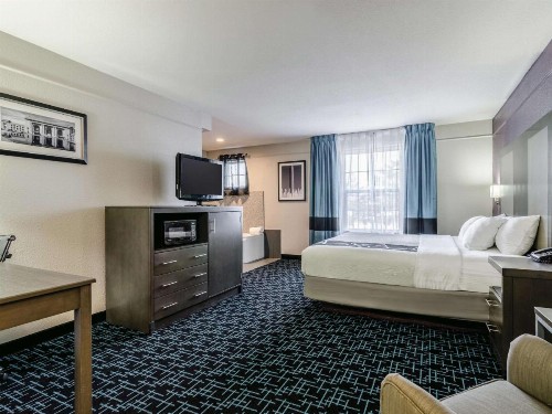 La Quinta by Wyndham Kansas City Airport - image 27