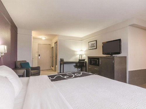 La Quinta by Wyndham Kansas City Airport - image 28