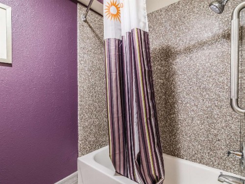 La Quinta by Wyndham Kansas City Airport - image 30