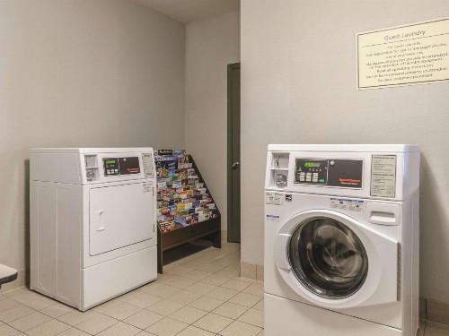 La Quinta by Wyndham Kansas City Airport - image 38