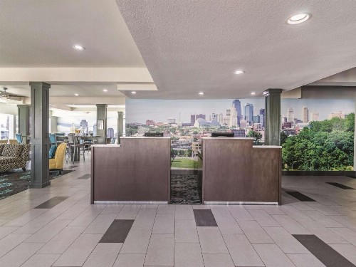 La Quinta by Wyndham Kansas City Airport - image 5