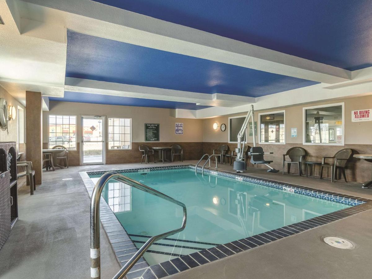 La Quinta by Wyndham Kansas City Airport - image 6