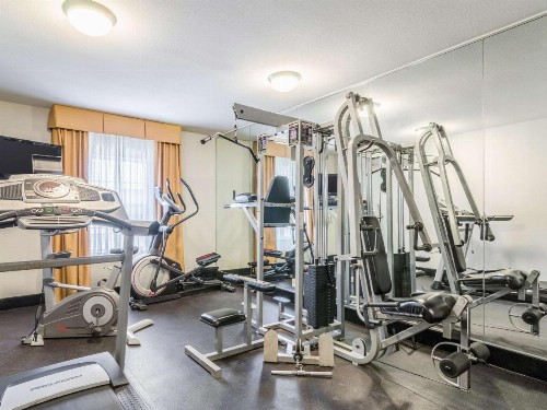 La Quinta by Wyndham Kansas City Airport - image 7
