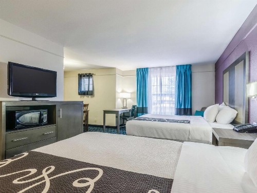 La Quinta by Wyndham Kansas City Airport - image 9
